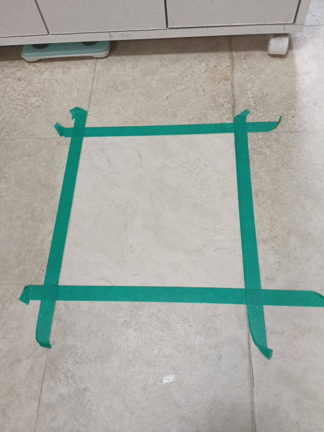 拭き取りが終わった床の表面