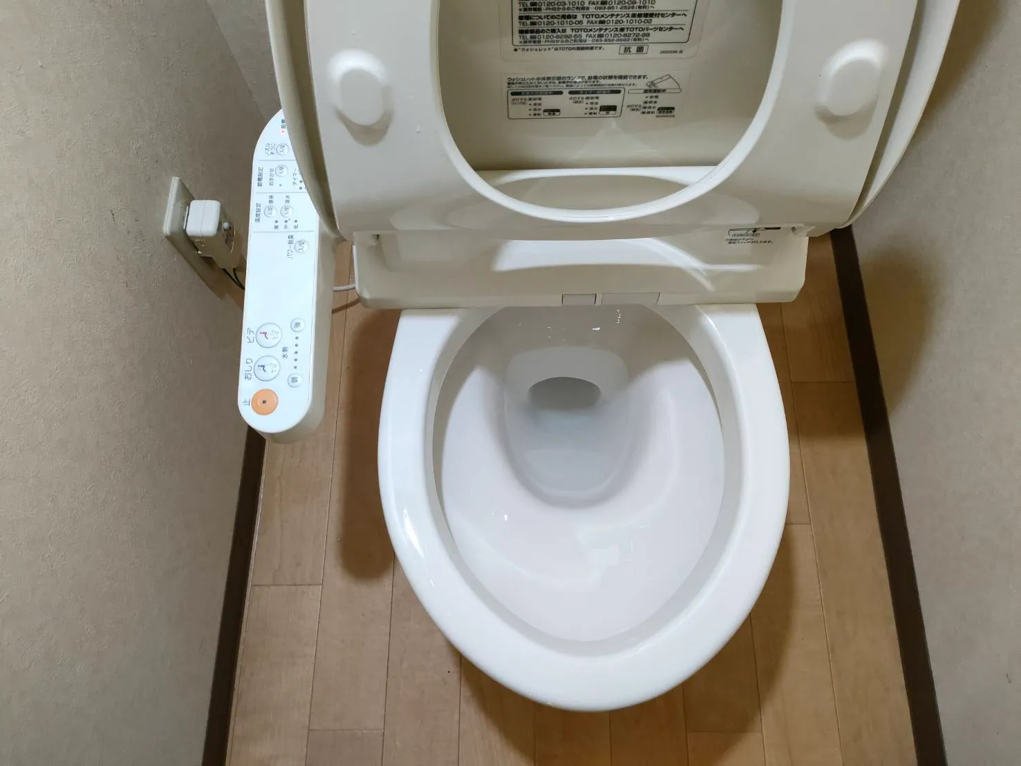 掃除後にきれいになったトイレ